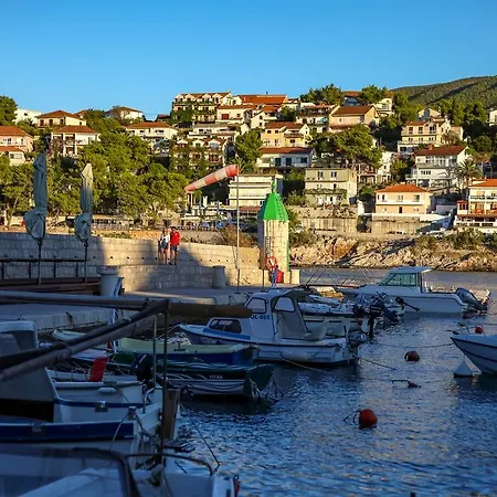 And Dobrila * Jelsa (Hvar)