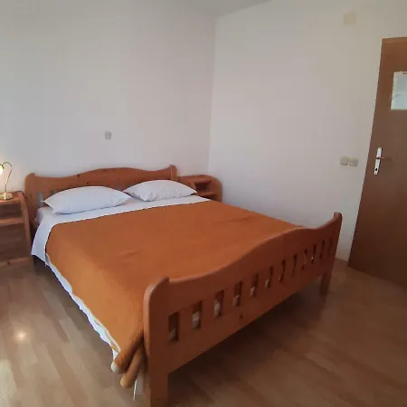 And Dobrila Jelsa (Hvar)