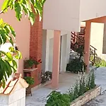 And Dobrila شقة *