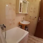 شقة And Dobrila ييلسا