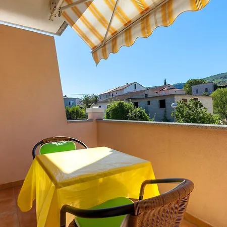 Apartments&rooms Dobrila *