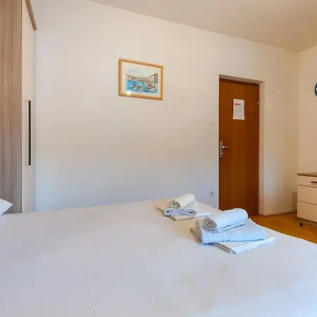 Apartamento And Dobrila *