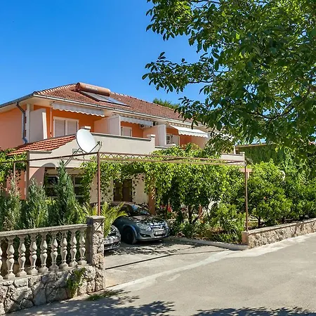 Apartments&rooms Dobrila * Jelsa (Hvar)