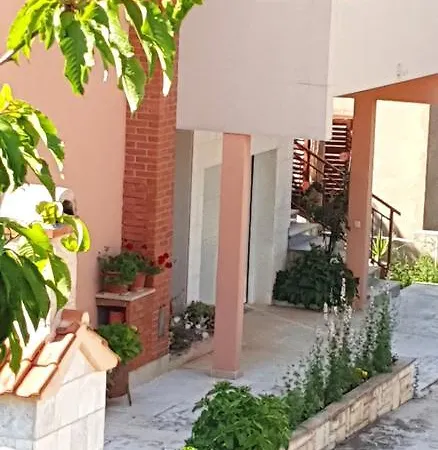 And Dobrila شقة *