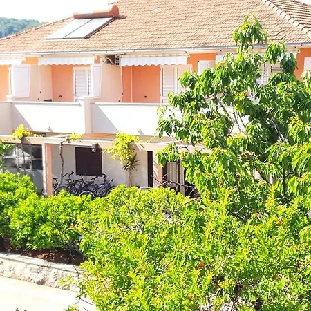 Apartment And Dobrila Jelsa (Hvar)