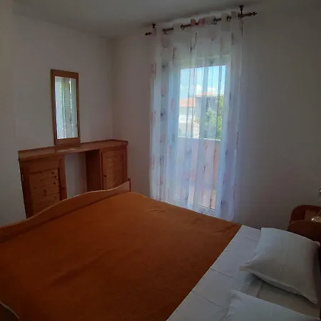 And Dobrila Jelsa (Hvar)
