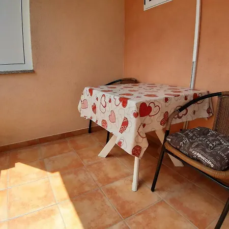 Apartments&rooms Dobrila *
