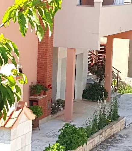 And Dobrila 아파트 *